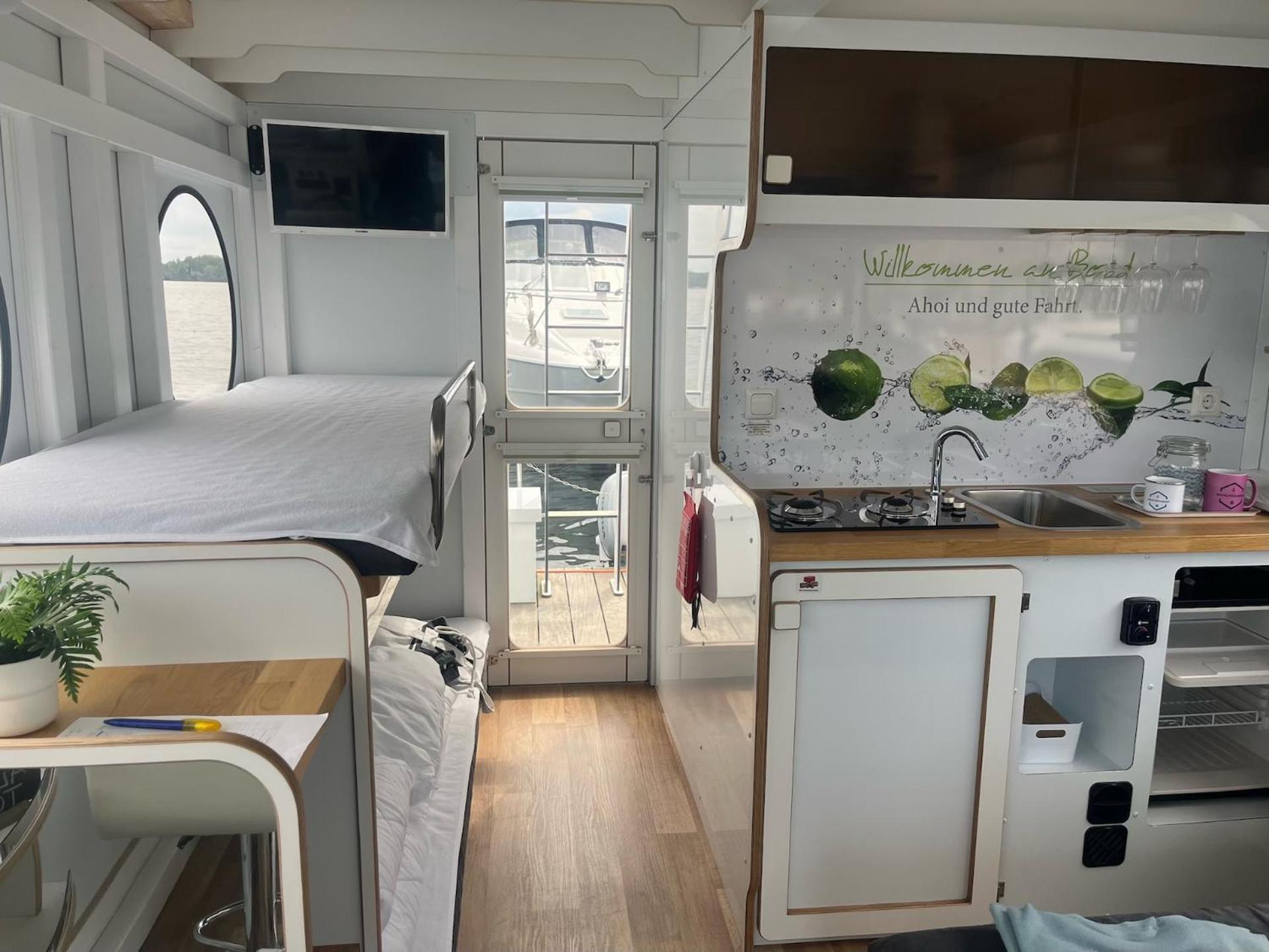 Wohlfuehlboot Hausboot - Festlieger Im Hafen Bad Saarow - Wc An Bord, Dusche An Land Hotel Kültér fotó