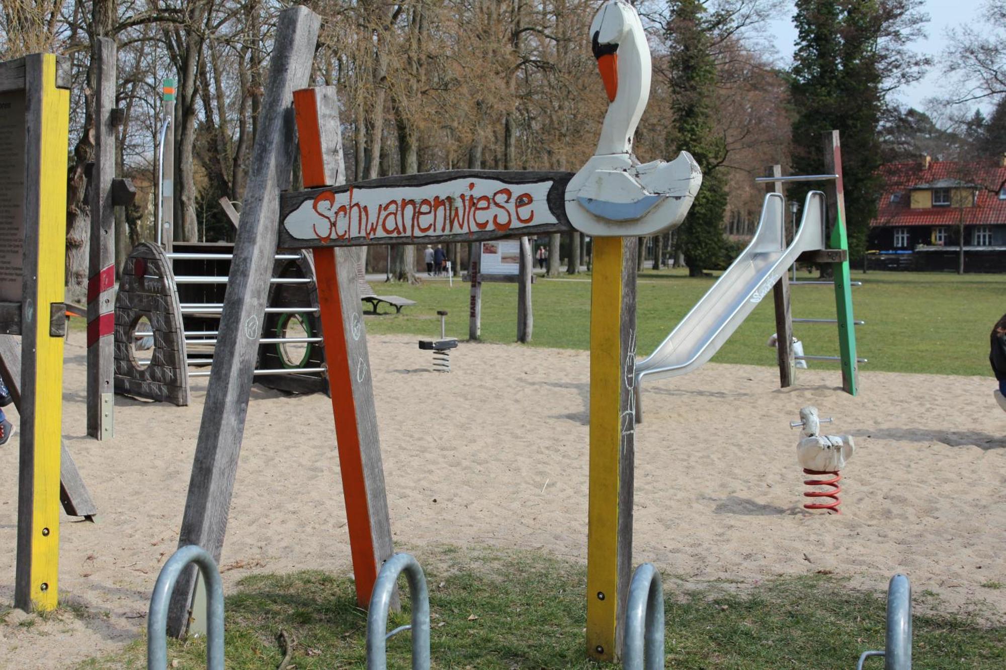 Wohlfuehlboot Hausboot - Festlieger Im Hafen Bad Saarow - Wc An Bord, Dusche An Land Hotel Kültér fotó