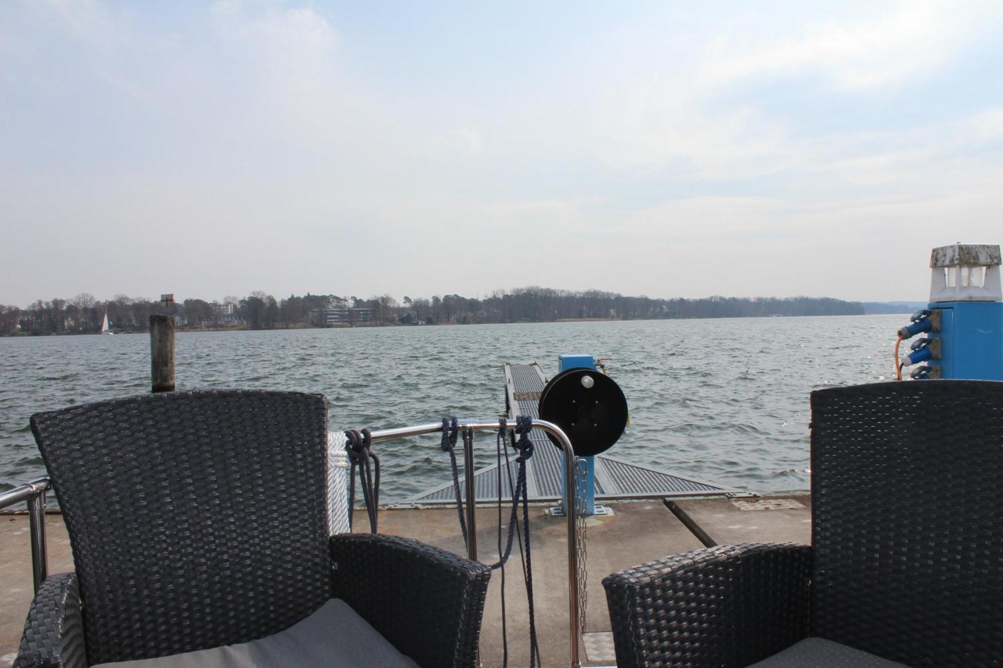 Wohlfuehlboot Hausboot - Festlieger Im Hafen Bad Saarow - Wc An Bord, Dusche An Land Hotel Kültér fotó