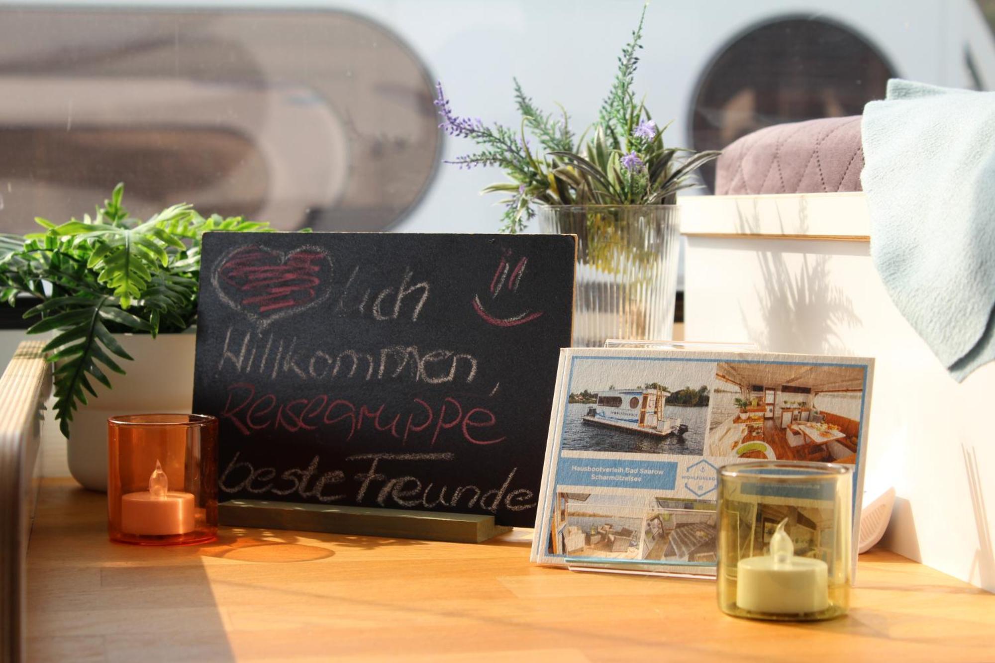 Wohlfuehlboot Hausboot - Festlieger Im Hafen Bad Saarow - Wc An Bord, Dusche An Land Hotel Kültér fotó