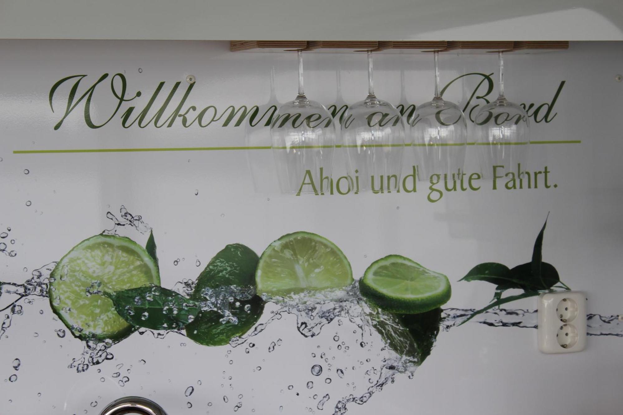 Wohlfuehlboot Hausboot - Festlieger Im Hafen Bad Saarow - Wc An Bord, Dusche An Land Hotel Kültér fotó